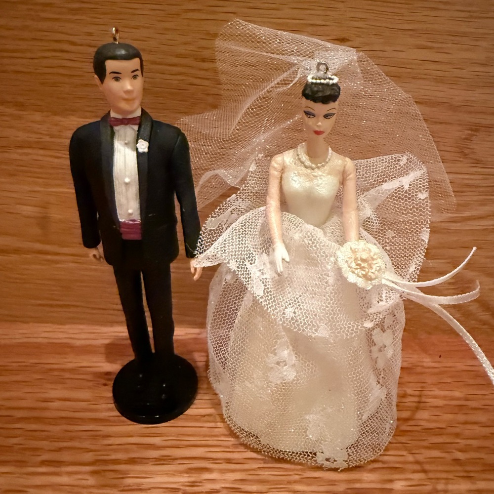 Barbie Bride and Groom Ornaments / Cale Toppers
